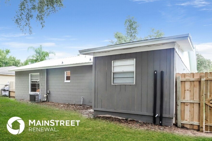 Building Photo - 345 S Indica Ct