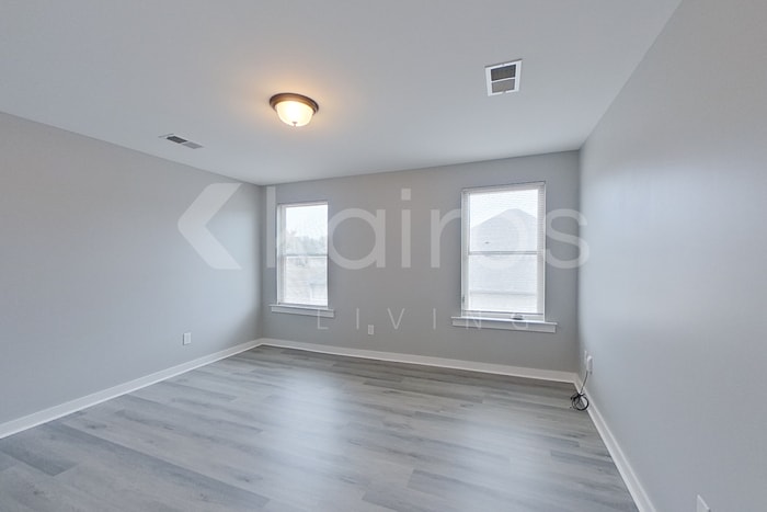 Building Photo - 180 White Oak Cir