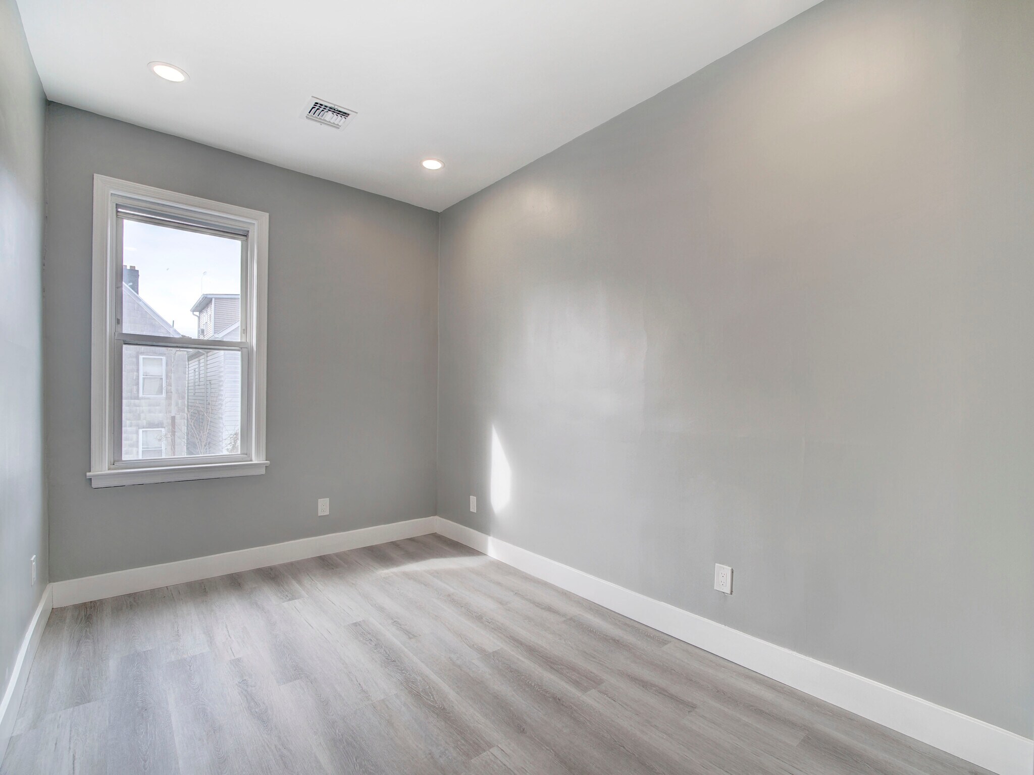 Building Photo - 20 W 49th St