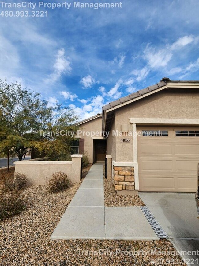 Modern and Luxurious Upgraded 3 Bedroom Ho... 44866 W Horse Mesa Rd