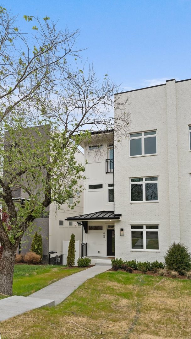 Building Photo - Nashville. Spotless & never been lived in 4BR/4.5BA home + separate office