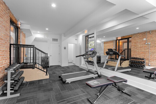 Building Photo - 7731 N Eastlake Terrace