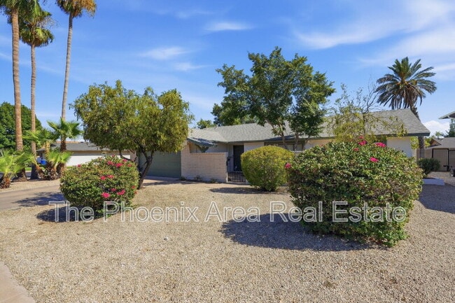 Building Photo - 447 E Carson Dr