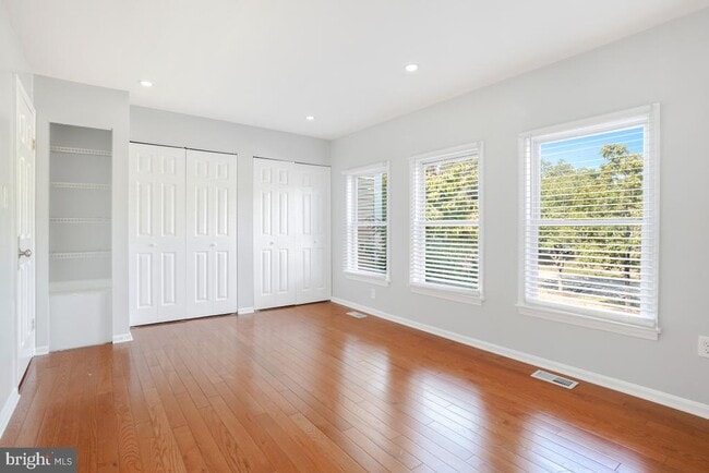 Building Photo - 8 Almanac Ct