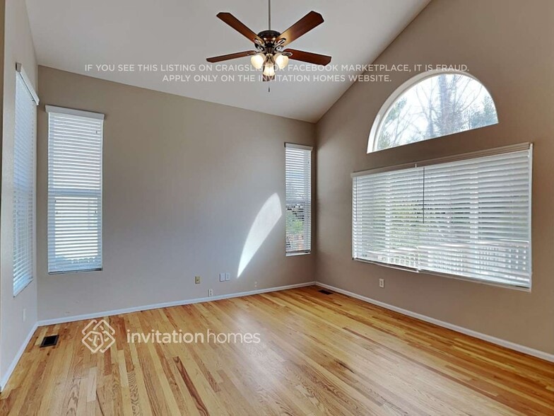 Building Photo - 2812 S Walden Way