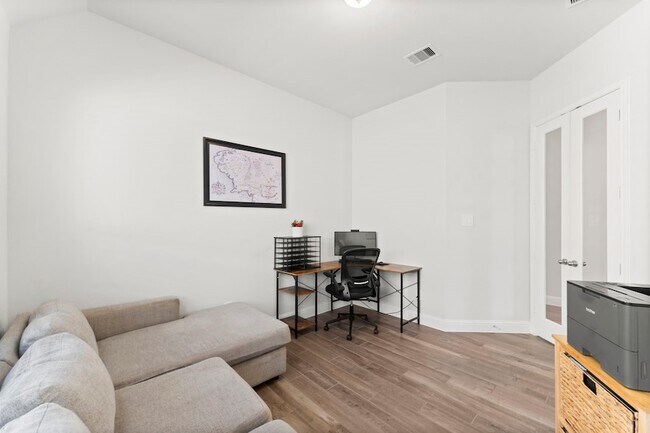 Building Photo - 15949 Hayes Mkt Lp