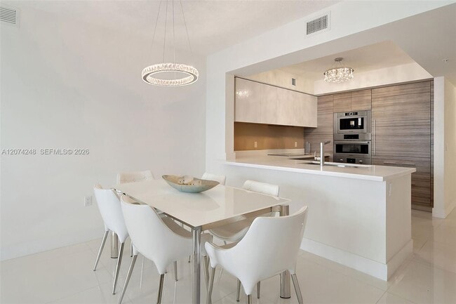 Building Photo - 300 Sunny Isles Blvd