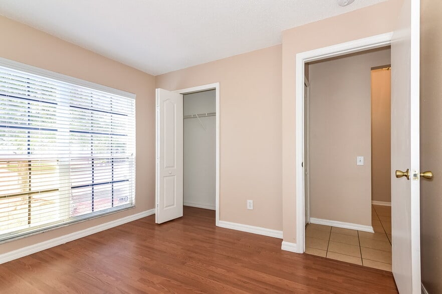 Building Photo - 12614 Midpointe Dr