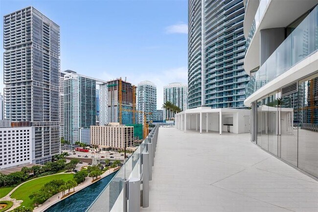 Building Photo - 300 Biscayne Blvd Way