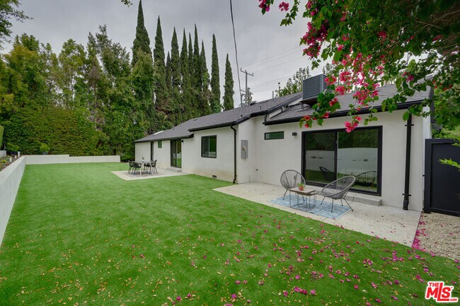 Building Photo - 3915 Coldwater Canyon Ave