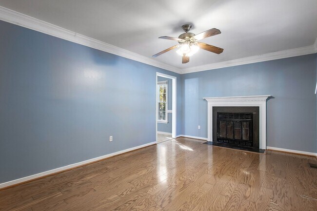 Building Photo - Stunning 3 Bedroom Home AVAILABLE NOW!