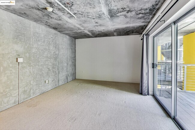 Building Photo - 311 Oak St