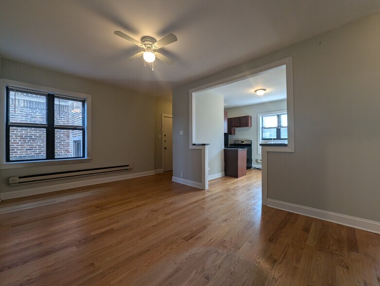 Building Photo - 3732 N Pine Grove Ave