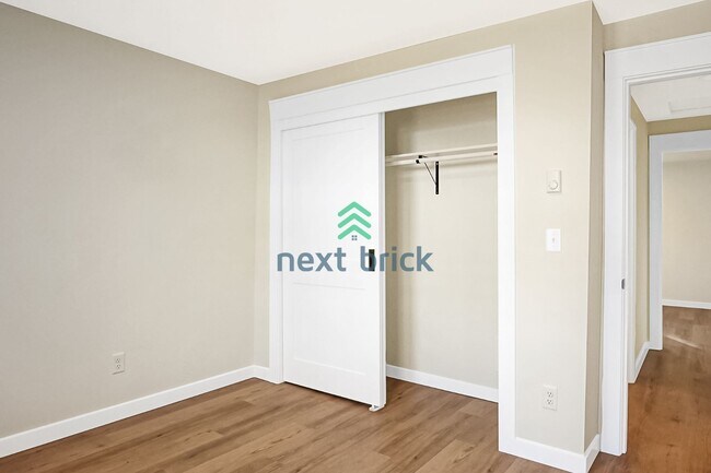 Building Photo - BEAUTIFUL FULLY RENOVATED 2 BED 1 BATH FOR RENT – PRIME WEST SEATTLE LOCATION