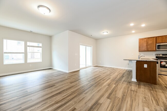 Building Photo - 2800 Summer Townes Wy