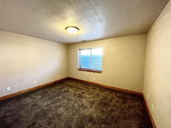 Building Photo - 6363 Murray Bluffs Dr