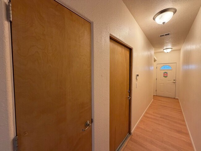 Building Photo - 1612 3rd St SW