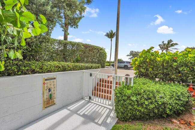 Building Photo - 320 S Ocean Blvd