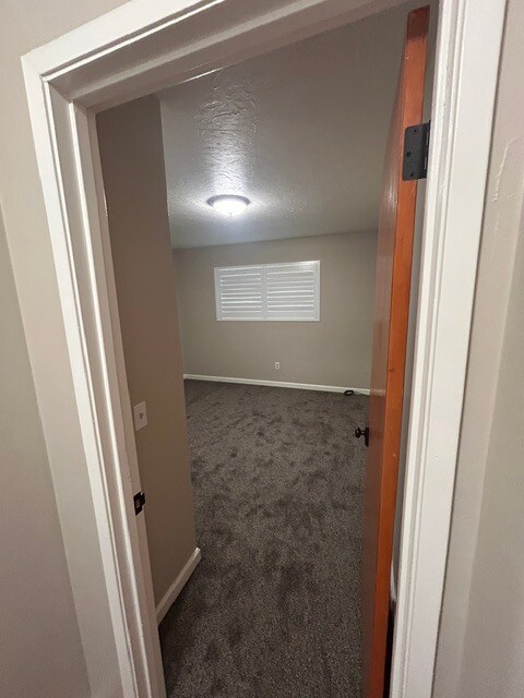 Building Photo - 6845 Lakeview Dr
