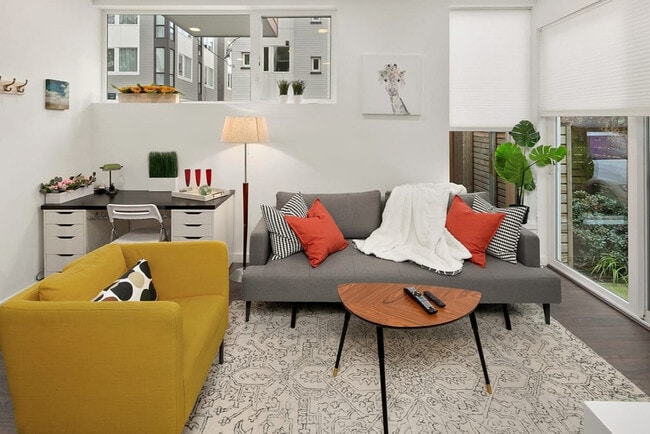 Building Photo - 1112 13th Ave