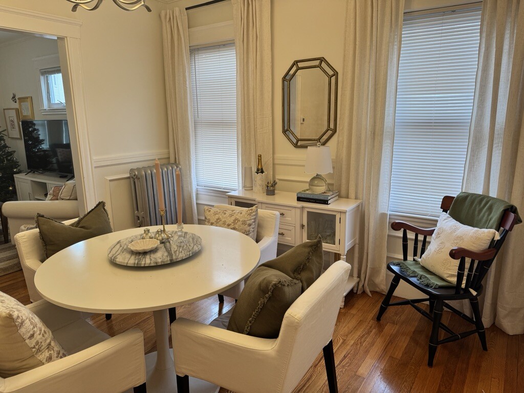 Building Photo - 27 Harriet St