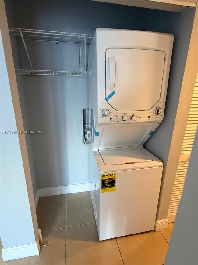 Building Photo - 1735 W 60th St