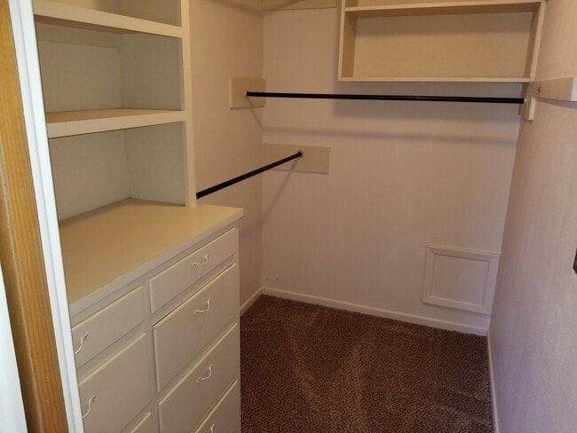 Building Photo - LARGE 1 BEDROOM WITH CARPORT BRICK HOME