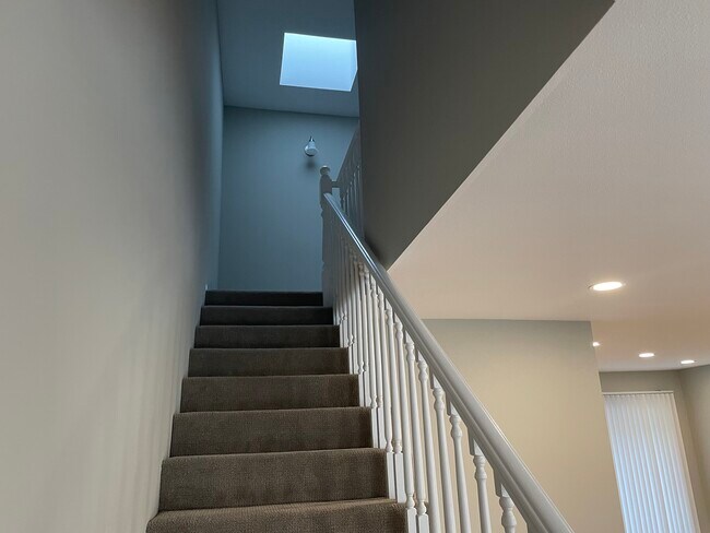 Building Photo - 129 Concord St