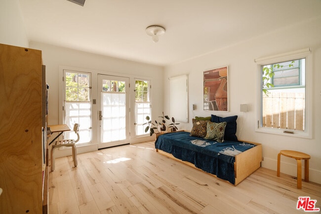 Building Photo - 1097 W Kensington Rd