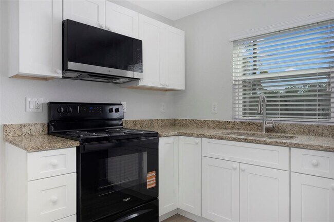 Building Photo - 454 21st St N