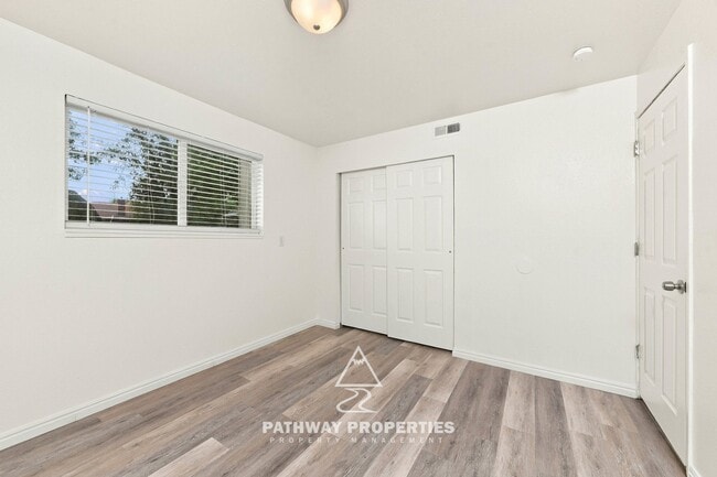 Building Photo - 872 W 500 S