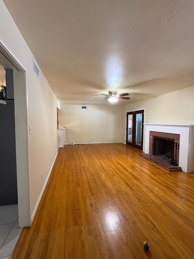 Building Photo - 6048 Holstein Way