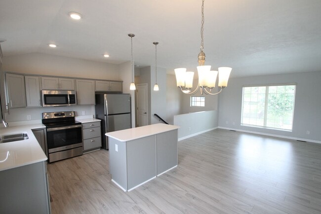 Building Photo - Fall Move In Special!!!  1/2 Off 1st Month...