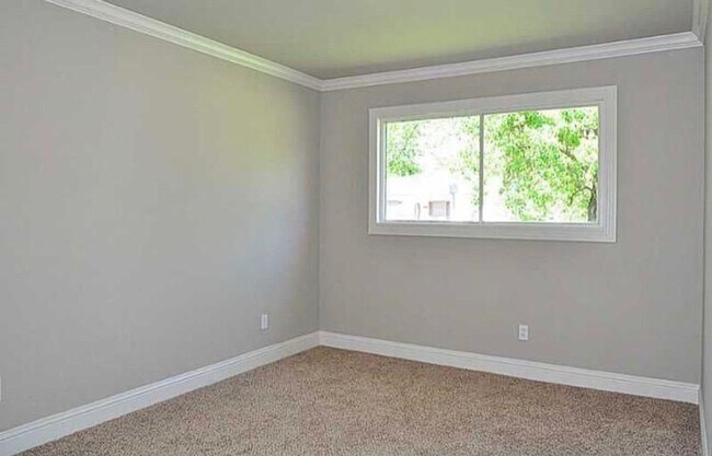 Building Photo - 3/1    $1100.Monthly
