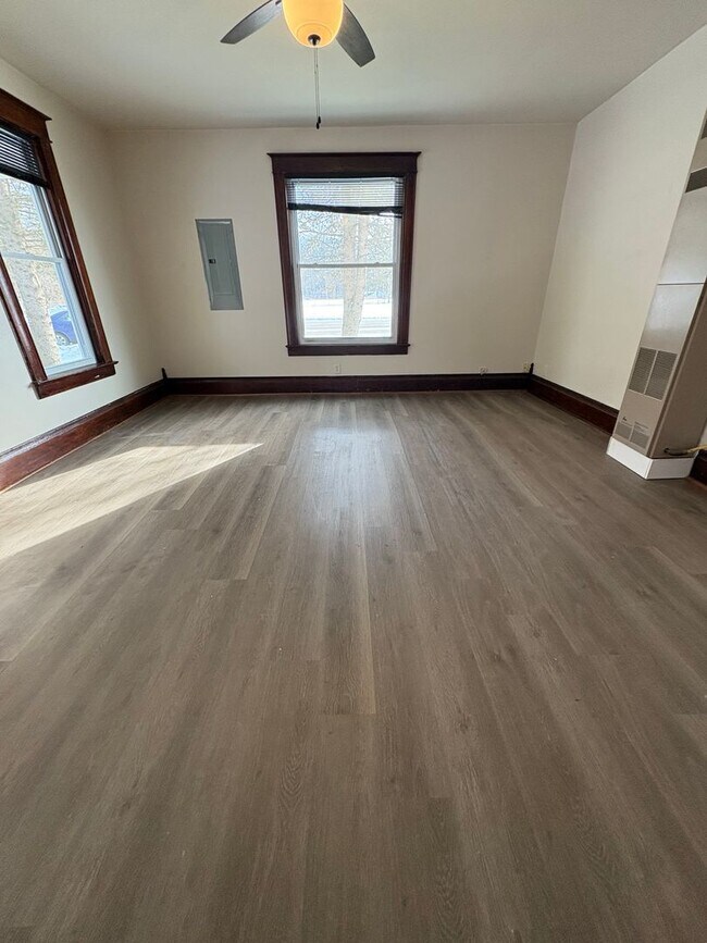 Building Photo - THR -03- Galesville