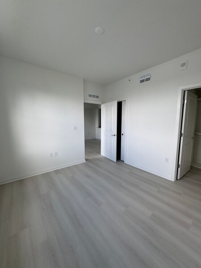 Building Photo - Cozy condo for Lease