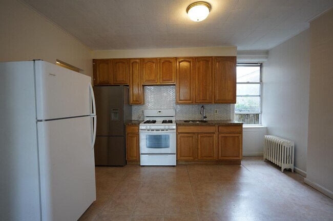 Building Photo - 573 Ave E