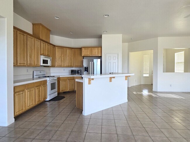 Building Photo - Beautiful single story home with over 1600...