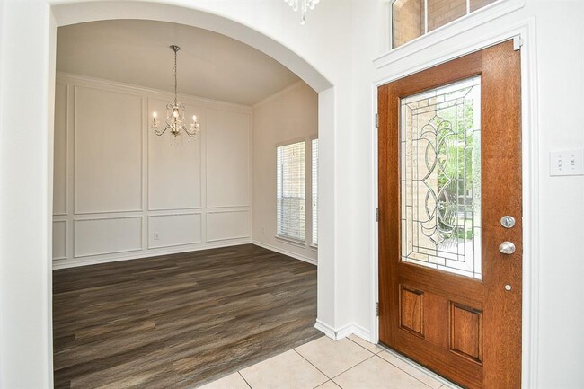Building Photo - 10206 Hahns Peak Dr