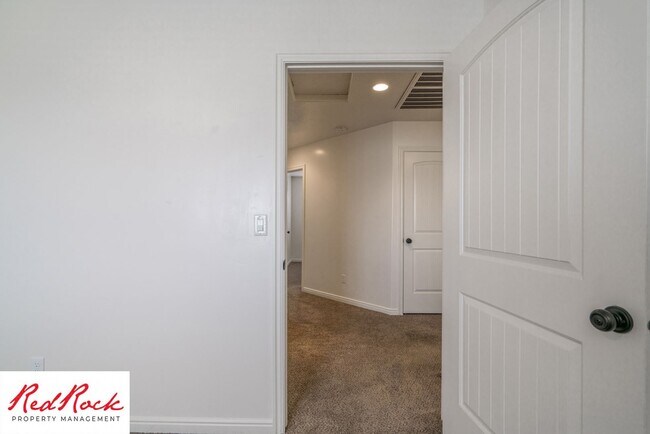 Building Photo - 2801 E 450 N