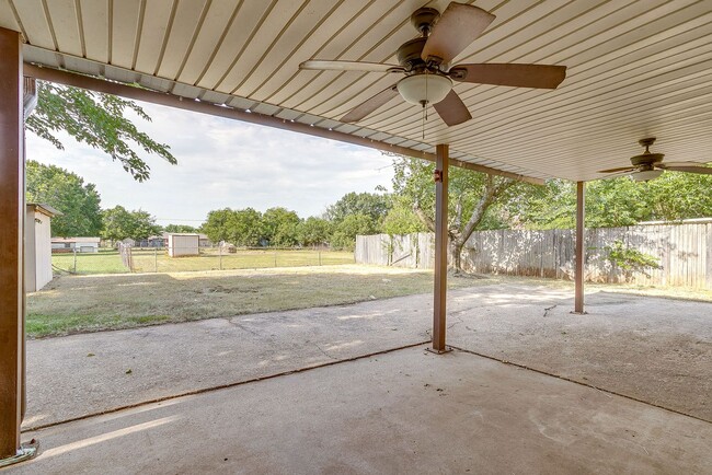 Building Photo - Move In Special - 1/2 off 1st months rent