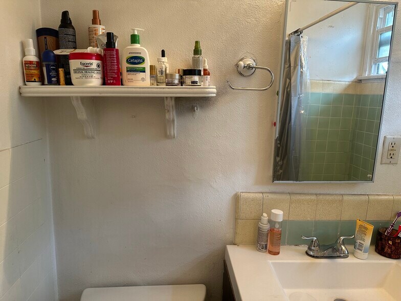 Building Photo - 2221 Ocean Ave