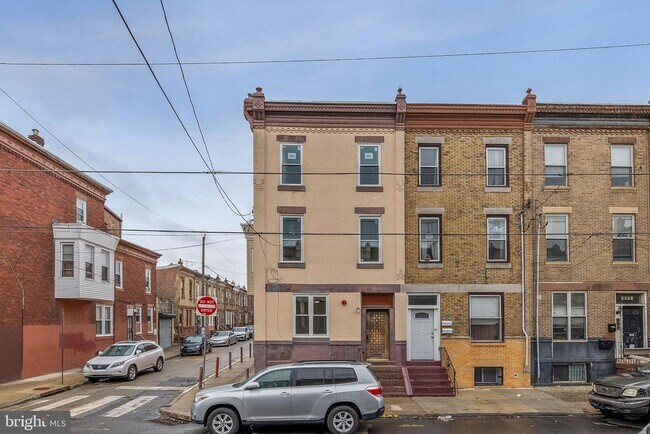 Building Photo - 1812 S 17th St