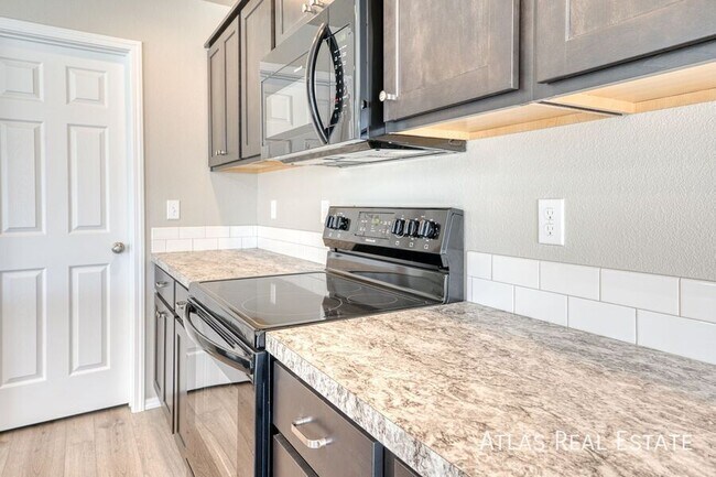 Building Photo - 2711 W Balboa Dr