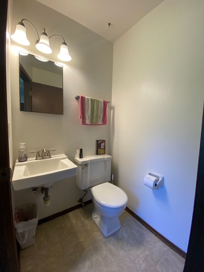 Building Photo - 3BD Townhome in Hartridge