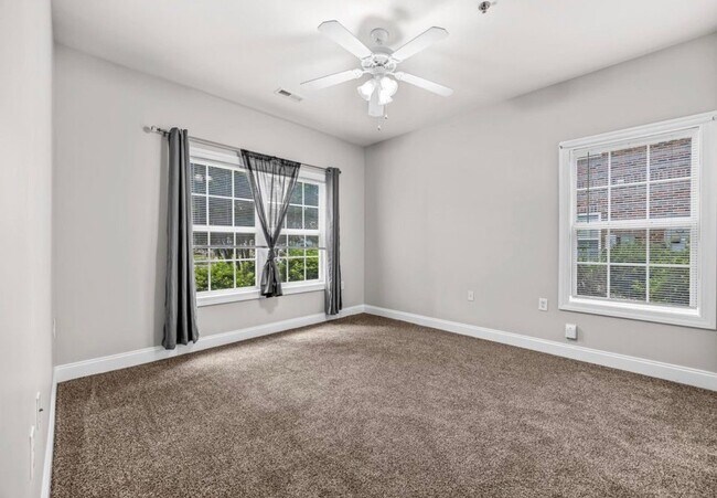Building Photo - 2021 Silvercrest Dr
