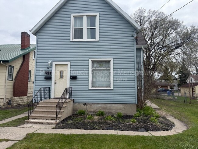 Building Photo - 821 10th St N
