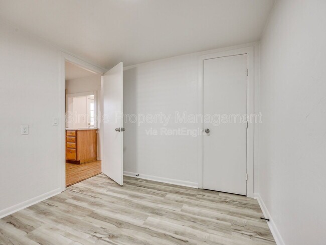 Building Photo - 4608 N Libby Ave