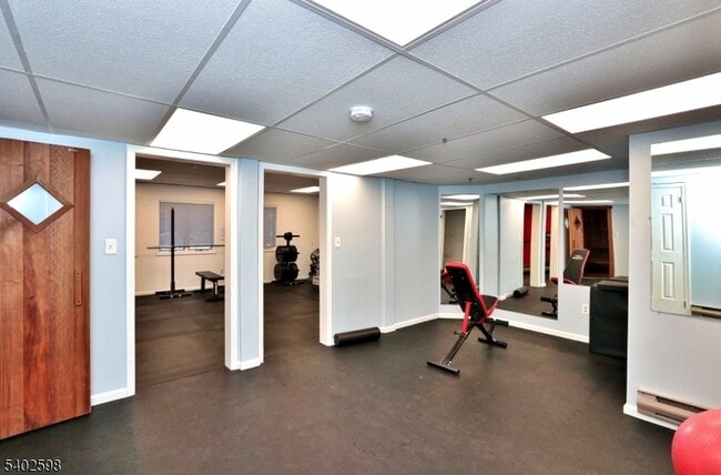 Building Photo - 35 Mews Ln