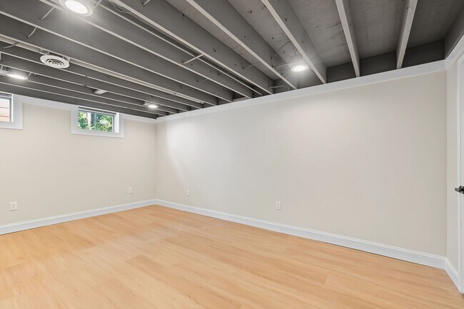 Building Photo - 2949 White Stable Dr